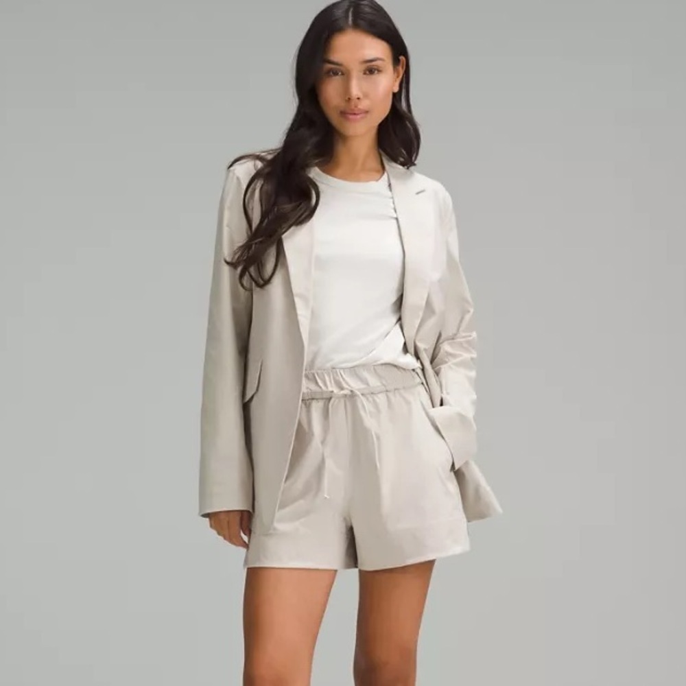Lululemon Relaxed Fit Twill Blazer sz Medium Light Beige Ivory Casual Tailored